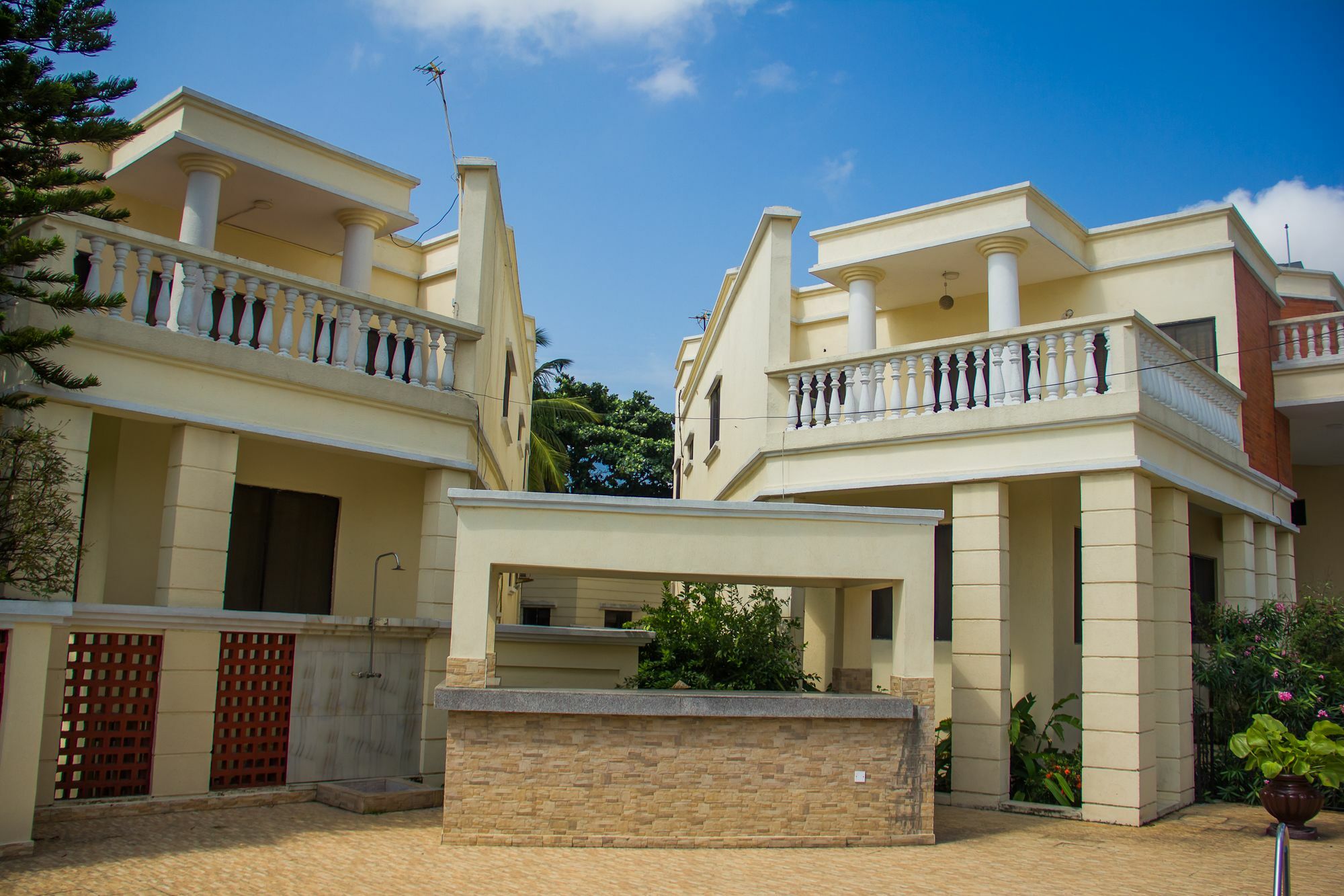 Aliayabiagba La Patriache Lodge מראה חיצוני תמונה