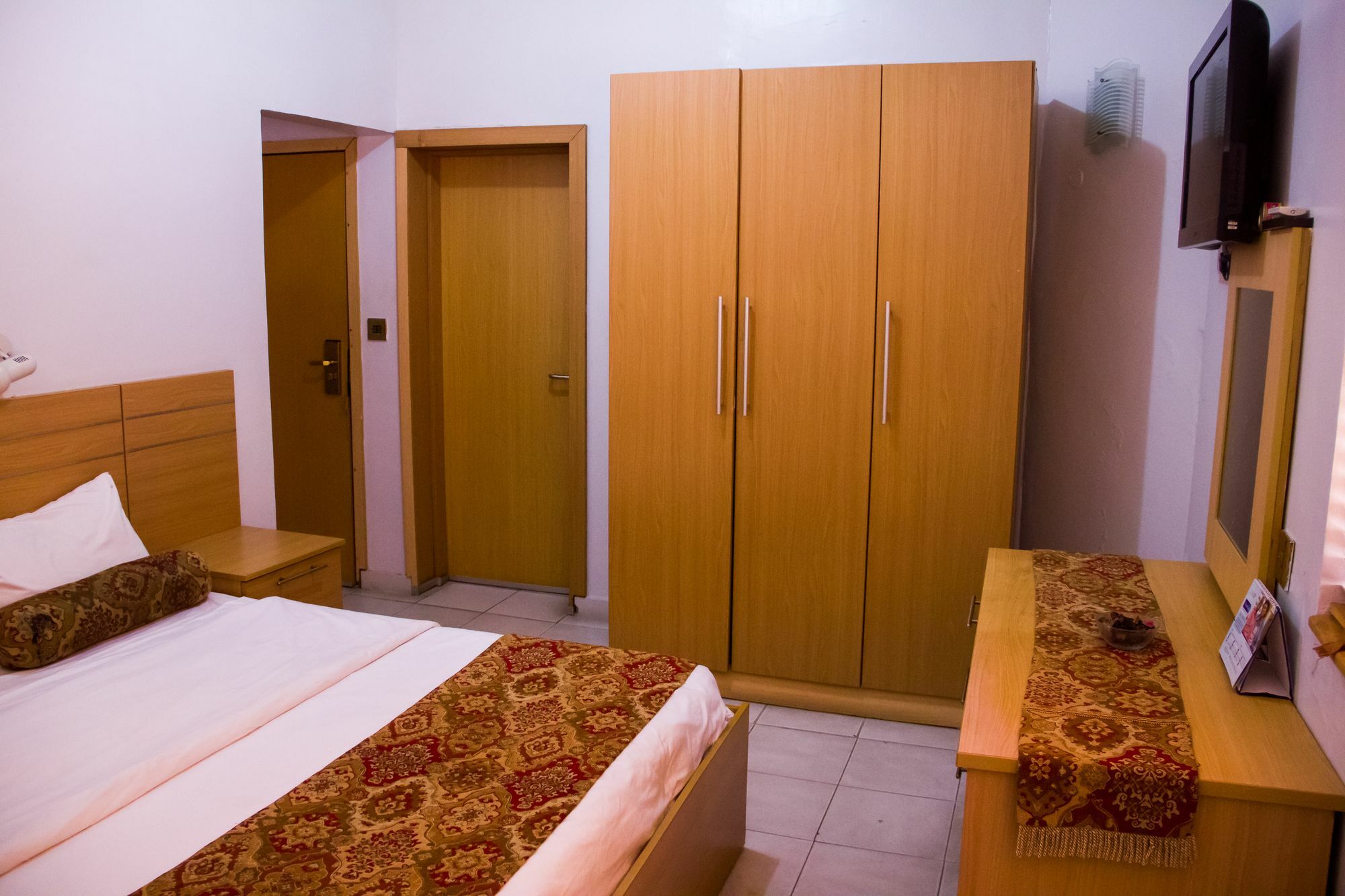 Aliayabiagba La Patriache Lodge מראה חיצוני תמונה
